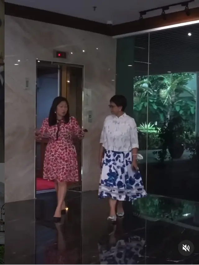 6 Gaya Ngantor Menlu Retno Marsudi yang Tuai Pujian, Disebut Ibu Pejabat Paling Fashionable