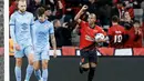 Setelah 9 musim membela Manchester City mulai 2013/2014 hingga 2021/2022, Fernandinho memutuskan tak memperpanjang kontraknya bersama The Citizens. Ia memilih dilepas gratis ke klub Liga Brasil, Athletico Paranaense pada awal musim 2022/2023 dan masih bertahan hingga kini. (AFP/Albari Rosa)