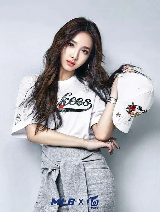 "Apakah kamu masih bicara saat sedang tidur?" tanya Ji Suk Jin selaku DJ dari program tersebut. "Tidak!" jawab Nayeon Twice. (Foto: instagram.com/twicenayeon)