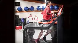 Zlatan Ibrahimovic berlatih di pusat olahraga AC Milan Milanello, Italia, Kamis (2/1/2020). Striker berusia 38 tahun ini kembali memperkuat AC Milan setelah delapan tahun meninggalkannya. (Claudio Furlan/LaPresse via AP)