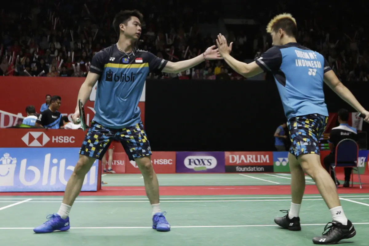 Ganda putra Indonesia, Kevin Sanjaya / Marcus Gideon, merayakan kemenangan atas rekan senegaranya. (Bola.com/Yoppy Renato)