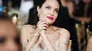 Kendati demikian, Angelina Jolie berusaha agar suasana tetap berjalan normal seperti sebelumnya. (CHRISTOPHER POLK  GETTY IMAGES NORTH AMERICA  AFP)