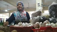 Bawang Putih masuk dalam lima besar harga sembako yang mengalami kenaikan paling tinggi menjelang Ramadhan. Foto (Liputan6.com / Panji Prayitno)