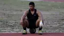Atlet lontar martil, Rafika Putra, melakukan latihan jelang SEA Games 2019 di Stadion Madya, Jakarta, Rabu (9/9). Pria berusia 20 tahun ini menargetkan medali emas pada debutnya di SEA Games. (Bola.com/M Iqbal Ichsan)