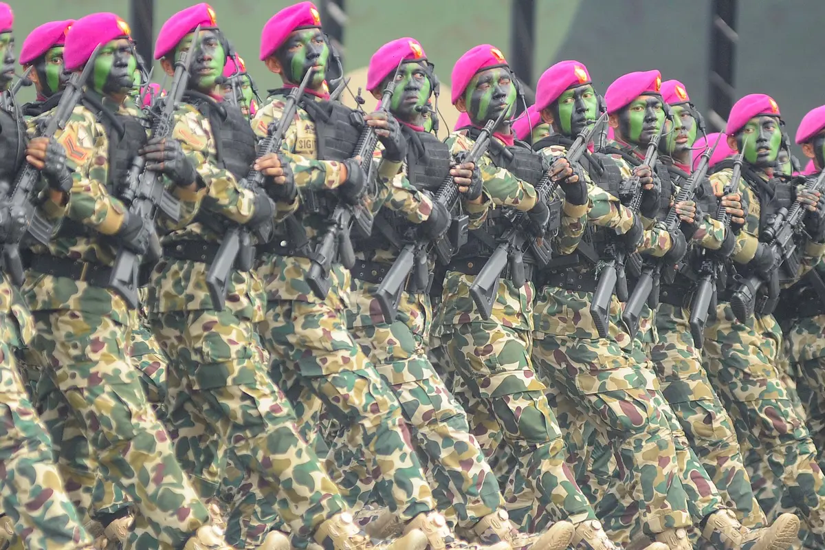 Defile Pasukan dan Alutsista Meriahkan Gladi Bersih HUT ke-79 TNI