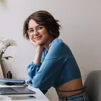 ilustrasi perempuan dewasa/Look Studio/Shutterstock