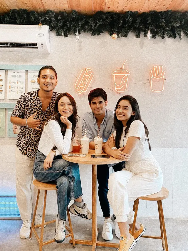 7 Potrret Kebersamaan Pasangan Kekasih dalam Love Story The Series