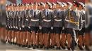 Polisi wanita Rusia baris berbaris selama Victory Day parade militer negara itu pada Dvortsovaya Square St. Petersburg pada tanggal 9 Mei 2011 di peringatan akhir Perang Dunia II. (AFP Photo / Kirill Kudryavtsev)