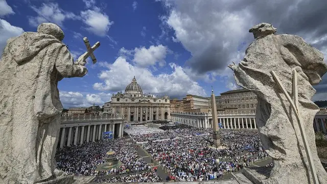 Umat ​​Katolik berkumpul untuk merayakan Paus baru, Paus Leo XIV. (AP)