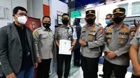 Tegakkan Protokol Kesehatan, Petugas Keamanan BRI yang Viral Terima Penghargaan dari POLRI