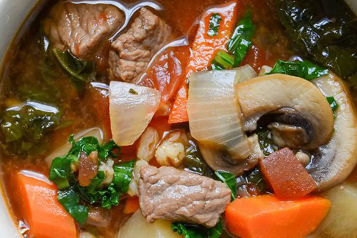 Marak lahma, sop kambing ala Arab/Foto: copyright garlicandzest.com
