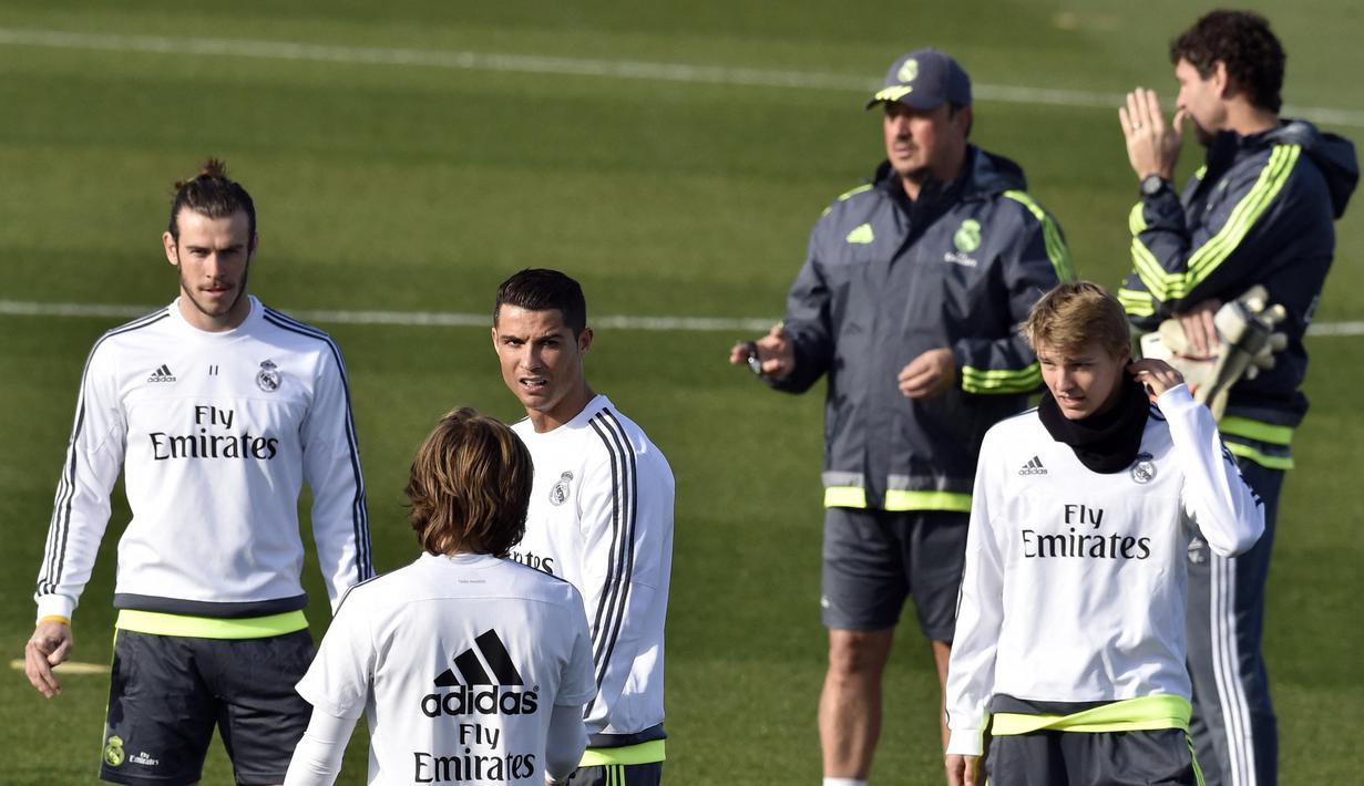 Benitez hanya menangani Cristiano Ronaldo selama setengah musim. Pasalnya, pelatih asal Spanyol itu dipecat pada Januari 2016. Benitez sendiri memainkan Ronaldo dalam 24 pertandingan. Bintang Portugal tersebut menorehkan 25 gol serta 8 assist dari penampilannya tersebut. (AFP/Gerard Julien)