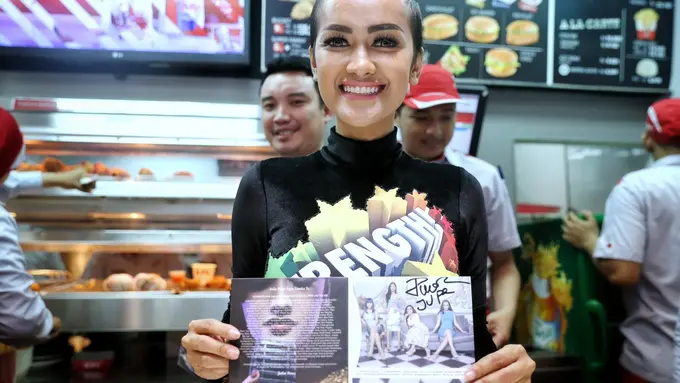 [Bintang] Julia Perez 