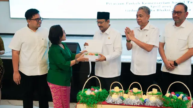 Gus Ipul Baca Puisi Tentang Toleransi saat Perayaan Paskah di Kemensos