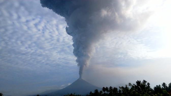 Gunung Soputan erupsi (Sumber: Istimewa)