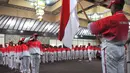 Kontingen Indonesia saat mengikuti acara Pengukuhan dan Pelepasan Kontingen untuk SEA Games 2015 Singapura di Senayan, Jakarta, (25/5/2015). SEA Games 2015 akan berlangsung di Singapura pada 5-16 Juni mendatang. (Liputan6.com/Andrian M Tunay)
