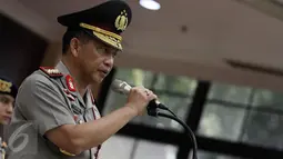 Kapolri Jenderal Tito Karnavian memberikan Sambutan saat acara pelantikan perwira tinggi kepolisian di Mabes Polri, Jakarta, Jum'at (28/4). Hari ini Kapolri resmi melantik 6 Kapolda Baru dan Kepala Divisi Humas Mabes Polri. (Liputan6.com/Johan Tallo)