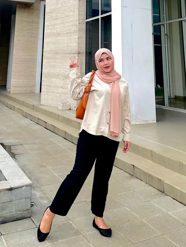 7 Potret Terbaru Rosa Meldianti Keponakan Dewi Perssik, Disebut Pancarkan Aura Positif
