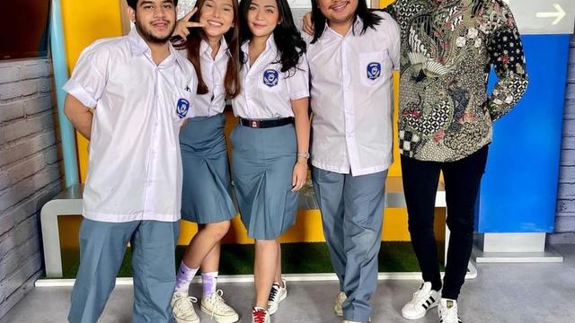 6 Potret Salim Nauderer Pria Yang Dikabarkan Dekat Dengan Rachel Vennya Hot Liputan6 Com