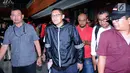 Mantan Ketua Fraksi Demokrat, Anas Urbaningrum usai memberi keterangan pada sidang lanjutan dugaan korupsi e-KTP dengan terdakwa Andi Narogong di Pengadilan Tipikor, Jakarta, Kamis (23/11). (Liputan6.com/Helmi Fithriansyah)