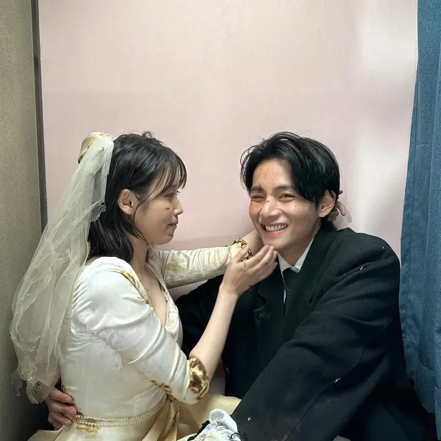Asal Mula Nama Taejun dan Jihye yang Disematkan IU dan V BTS di Unggahan Potret Belakang Layar MV Love Wins All