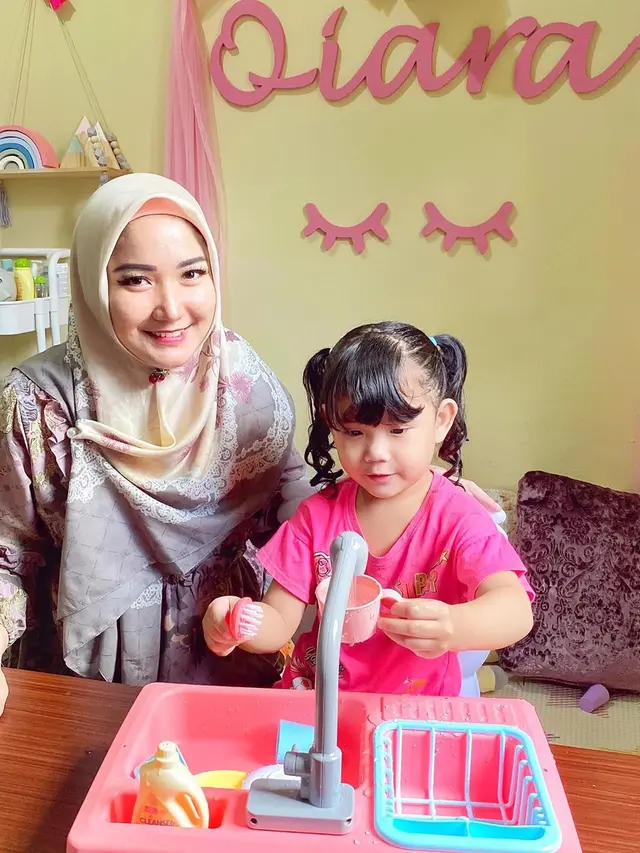 Lama Vakum, Ini 6 Potret Terbaru Winda Khair Ratu FTV yang Kini Berhijab