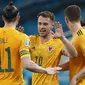 Aaron Ramsey (tengah) melakukan selebrasi bersama timnya setelah mencetak gol pada pertandingan sepak bola Grup A EURO 2020 antara Turki dan Wales di Stadion Olimpiade, Baku, Azerbaijan pada Rabu (16/06/2021) malam WIB. (AFP/Pool/Valentyn Ogirenko)