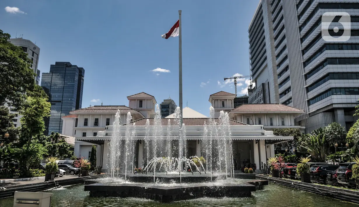 Suasana Balai Kota Jakarta, Selasa (1/12/2020). Kantor Gubernur dan Wakil Gubernur DKI Jakarta terpaksa ditutup sementara setelah Anies Baswedan dikabarkan terkonfirmasi positif Covid-19 berdasarkan hasil tes usap yang dilakukan pada Senin (30/10) kemarin. (merdeka.com/Iqbal S. Nugroho)