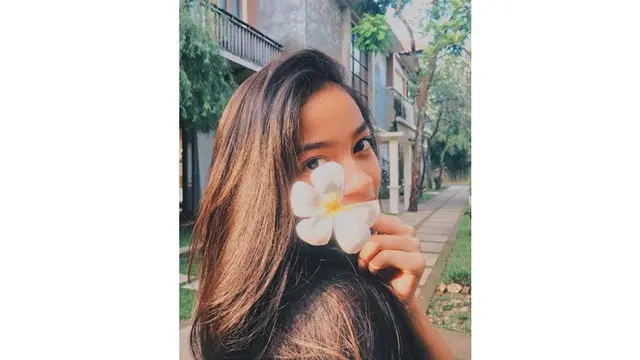 6 Potret Anak Sulung Teuku Ryan dan Vira Yuniar yang Mulai Beranjak Dewasa