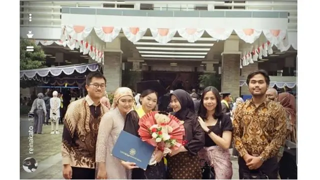 6 Potret Wisuda Reina Kato Adik Yuki Kato, Lulus dengan Predikat Cumlaude