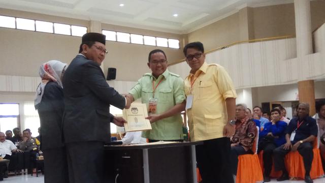 Makna Seragam Cagub-Cawagub Saat Hadiri Penetapan Pilkada Sumsel