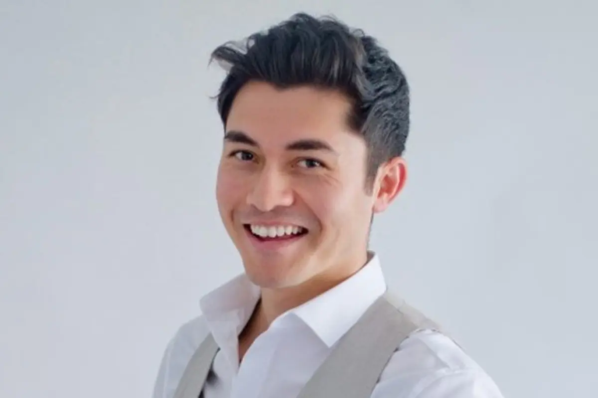 [Bintang] Henry Golding