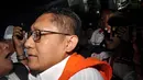 Sempat terjadi aksi dorong diantara pendukung dan awak media saat Anas akan memasuki gedung Pengadilan Tipikor Jakarta, (24/9/14). (Liputan6.com/Miftahul Hayat)