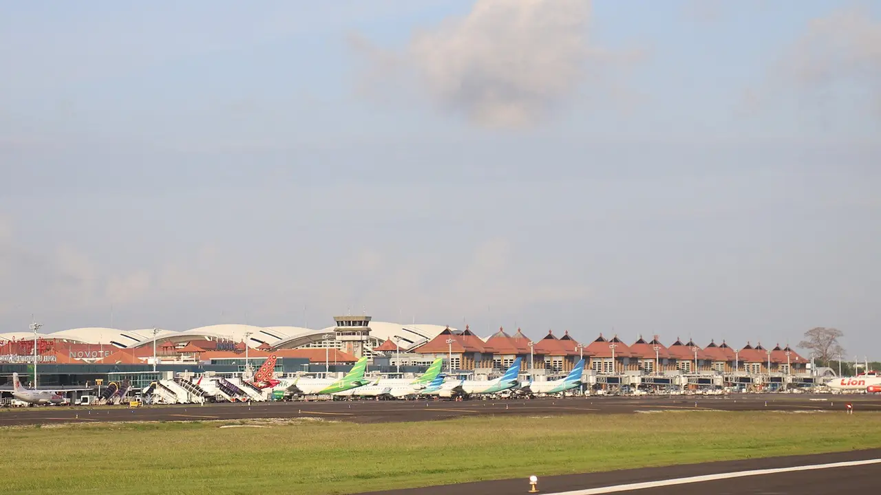 PT Angkasa Pura I menyiapkan sebanyak 36 tempat parkir pesawat di empat bandara sekitar Labuan Bajo dalam memfasilitasi KTT ASEAN 2023