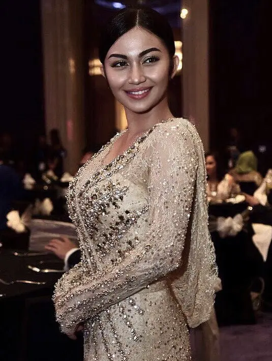 "Begitu dikabari oleh mas Harry sendiri yang pengen aku gabung di Langit 7 Bidari ini, rasanya campur aduk,” tambahnya. (Instagram/arieltatum)