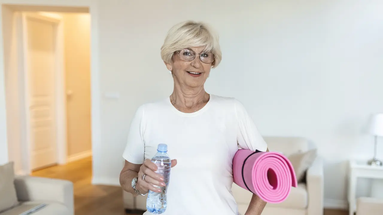 Ilustrasi lansia yoga