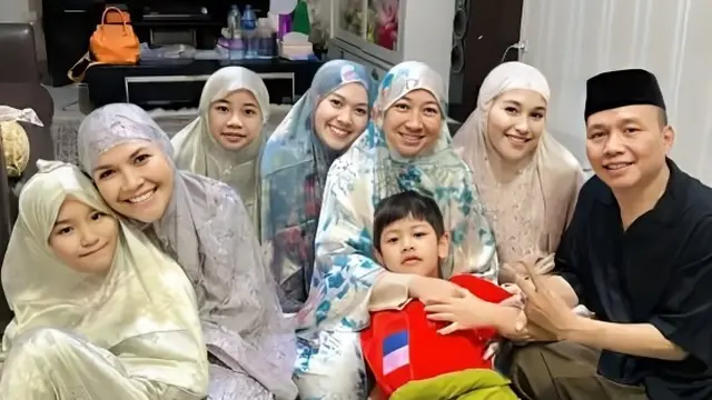 8 Potret Kedekatan Ayu Ting Ting dan Keluarga Calon Suami, Curi Perhatian