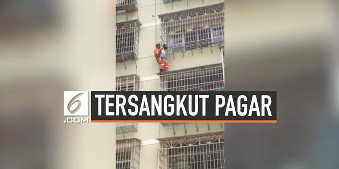 VIDEO: Kepala Bocah Tersangkut Pagar Apartemen di Lantai 4