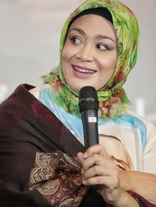 Sebelumnya, perempuan yang memiliki nama lahir Desak Made Hugeshia Dewi itu memiliki berat badan hingga 131 kilogram. Bahkan, pernah dinobatkan sebagai salah satu ikon wanita gemuk yang cantik. (Adrian Putra/Bintang.com)