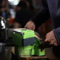 Tidak melulu kopi saset, buat kopi sendiri juga bisa seenak di coffee shop. (via: Nurwahyunan/Bintang.com)