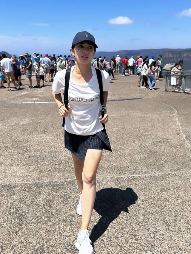 Tampilan Ussy Sulistiawaty Tampil Bak ABG di Australia, dok.  (@ussypratama)