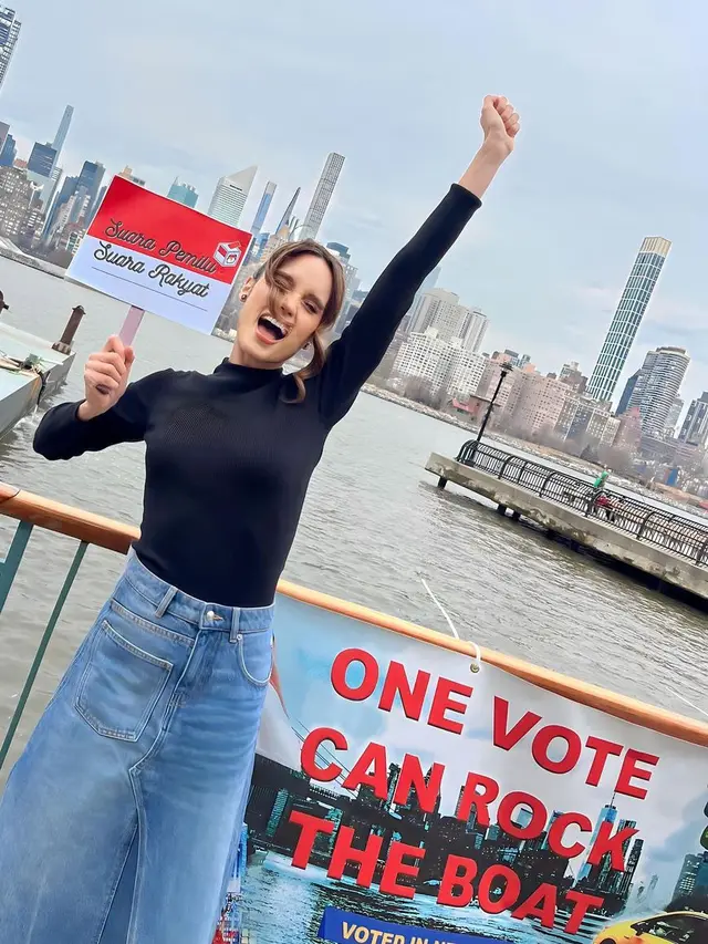 Cinta Laura nyoblos di New York. [Foto: Instagram/claurakhiel]