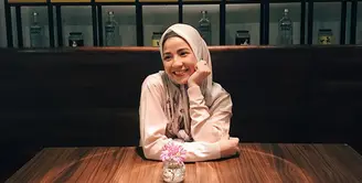 Artis cantik Natasha Rizky telah memiliki profesi yang jauh lebih penting dari kariernya di industri hiburan. Sejak dipersunting Desta di tahun 2013, Natasha mendapat peran baru menjadi ibu rumah tangga. (Instagram/natasharizkynew)