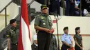 Panglima TNI, Jenderal TNI Gatot Nurmantyo memberikan pidato saat penutupan Kejurnas Karate Piala Panglima TNI ke-IV di GOR Mabes TNI, Jakarta, Minggu (21/8). Acara penutupan ini dihadiri Kepala Staf TNI AD, TNI AL dan TNI AU. (Liputan6.com/Helmi Afandi)