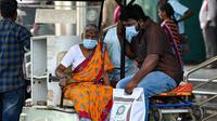 Pemerintah Tamil Nadu telah mewajibkan penggunaan masker di semua rumah sakit pemerintah di seluruh Negara Bagian mulai Sabtu, 1 April 2023 karena peningkatan kasus positif virus Corona.  (AFP/R.Satish Babu)