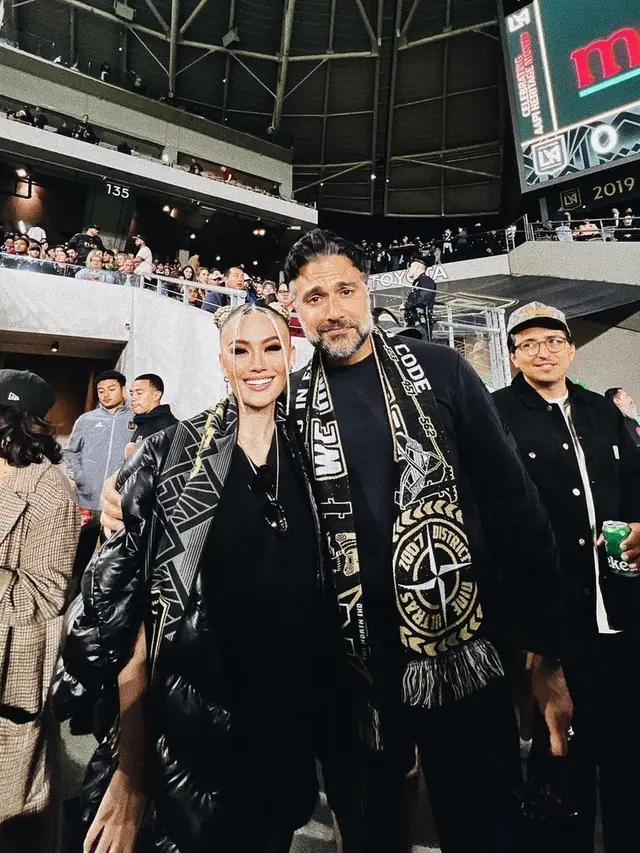 Agnez Mo Ditunjuk Jadi Kapten Sepak Bola AS, Tampil dengan Gaya Edgy dengan Serba Hitam