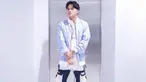 Penampilan Rizky Febian dengan menggunakan busana bernuansa biru ini pun sempat curi perhatian. Ia pun terlihat melengkapi penampilannya dengan menggunakan jaket serta jam tangan. (Liputan6.com/IG/@rizkyfbian)