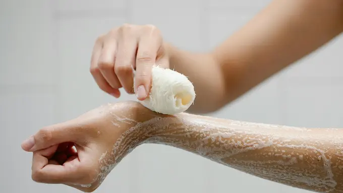 Niat dan tata cara mandi wajib yang benar agar ibadah sah.