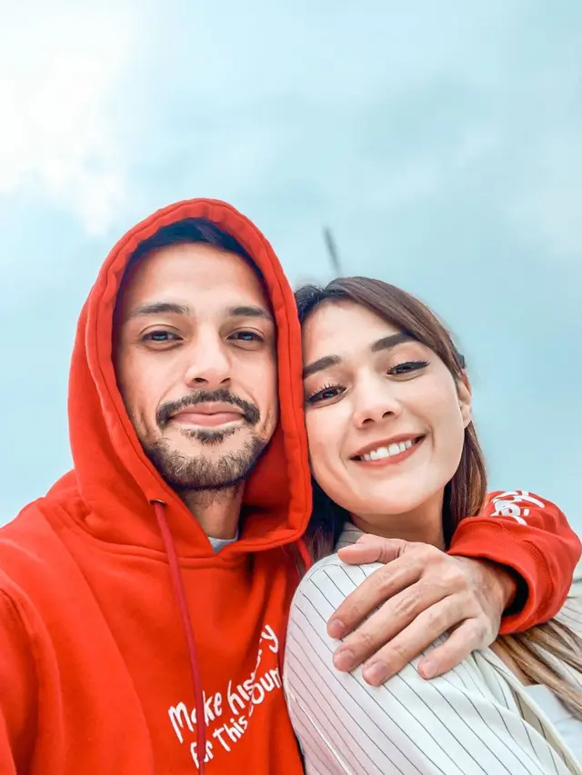 Beda Usia 11 Tahun, Ini 6 Momen Manis Jerry Likumahwa dan Raquel Katie