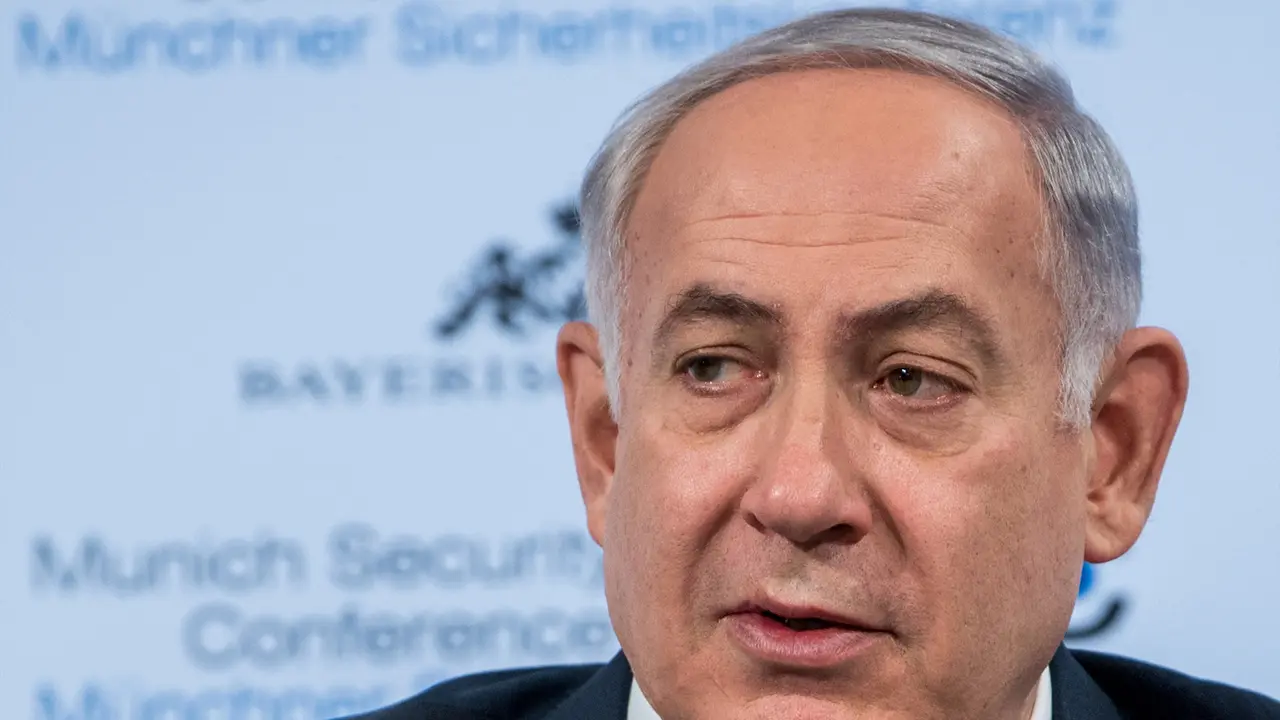 Bawa Potongan Pesawat, PM Israel Peringatkan Iran